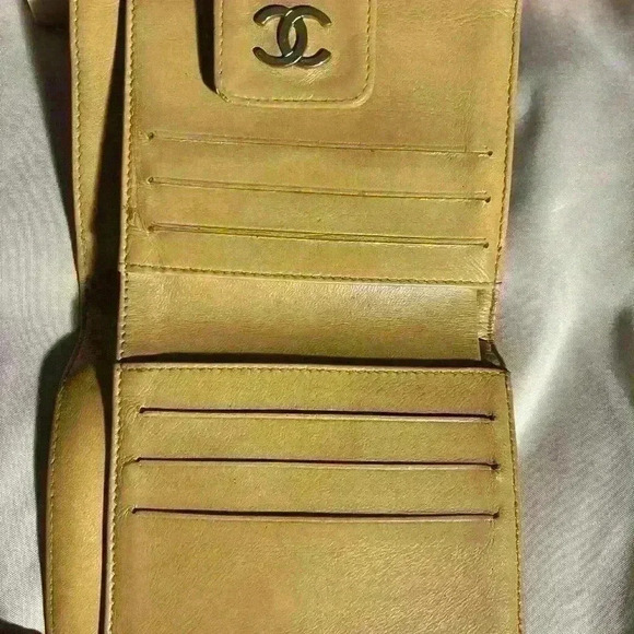 Chanel Lucky Charm Wallet - Picture 4 of 8